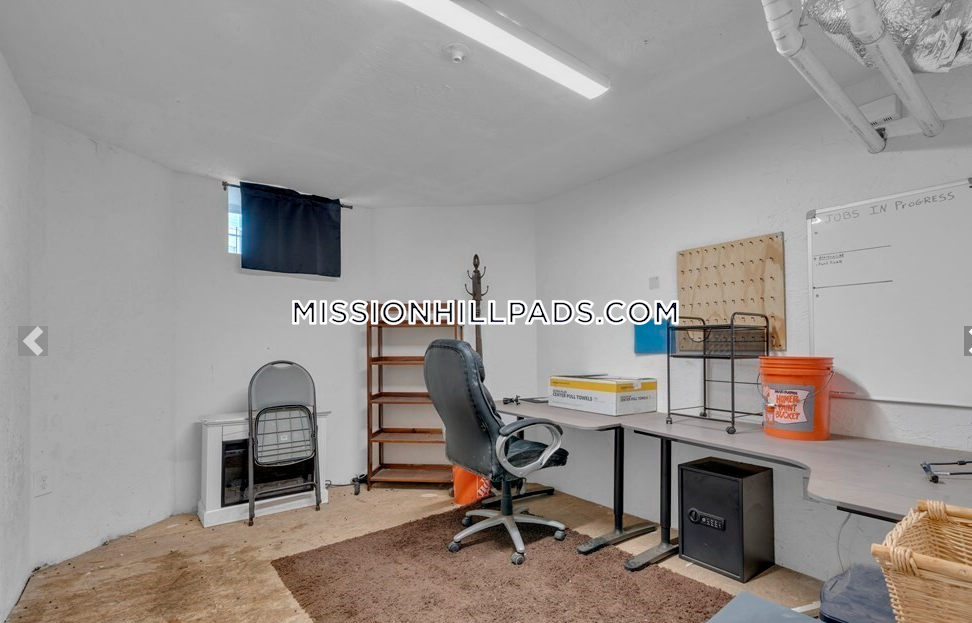 180 Saint Alphonsus St, Mission Hill