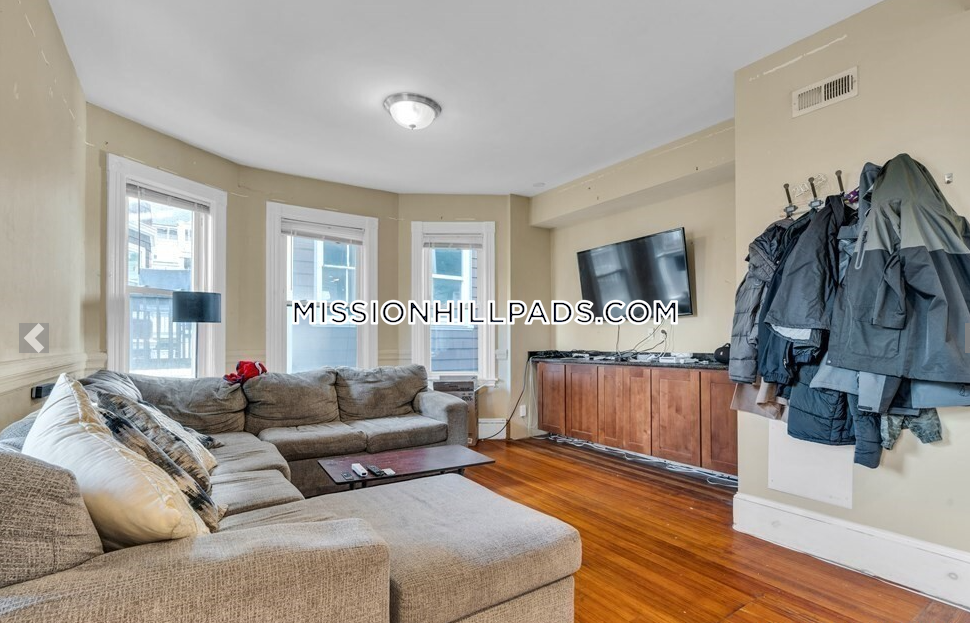 180 Saint Alphonsus St, Mission Hill