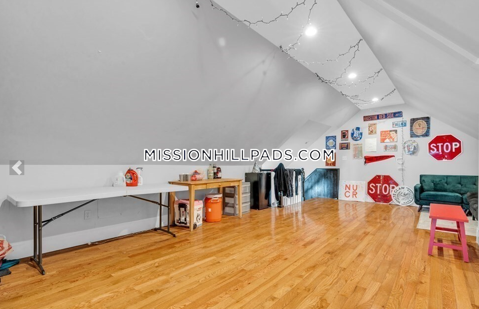 180 Saint Alphonsus St, Mission Hill