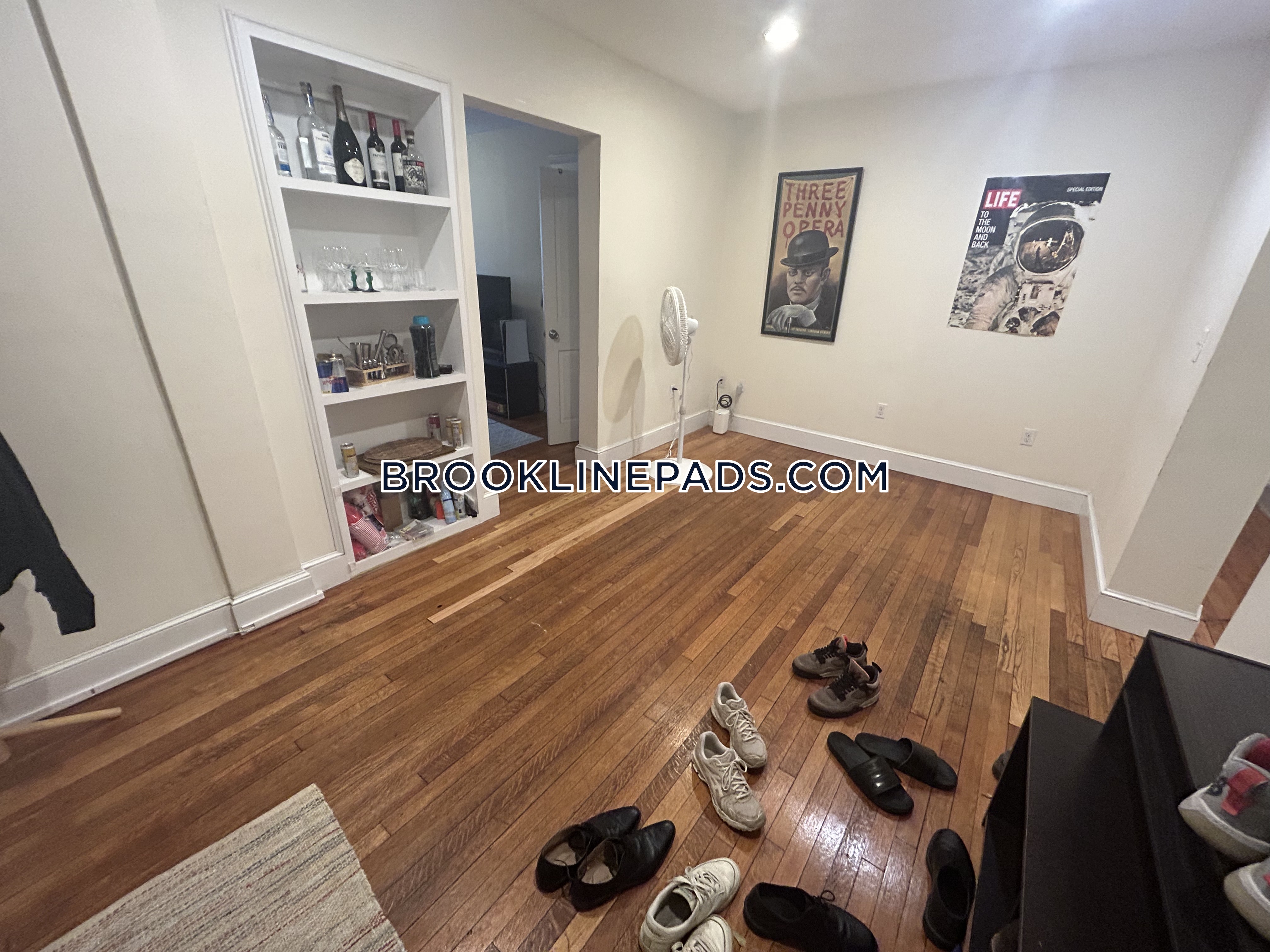 316 Saint Paul St, Longwood