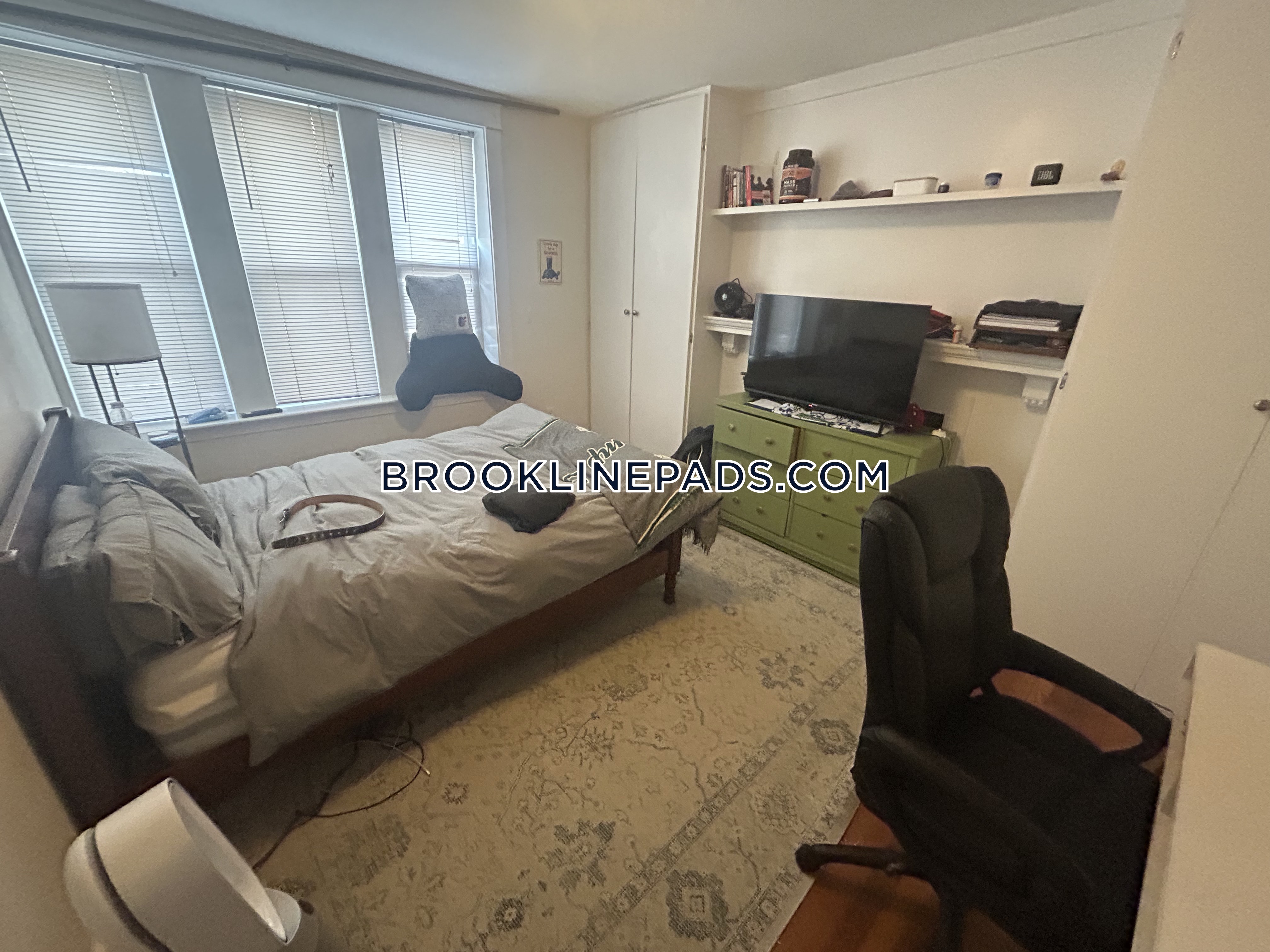 316 Saint Paul St, Longwood