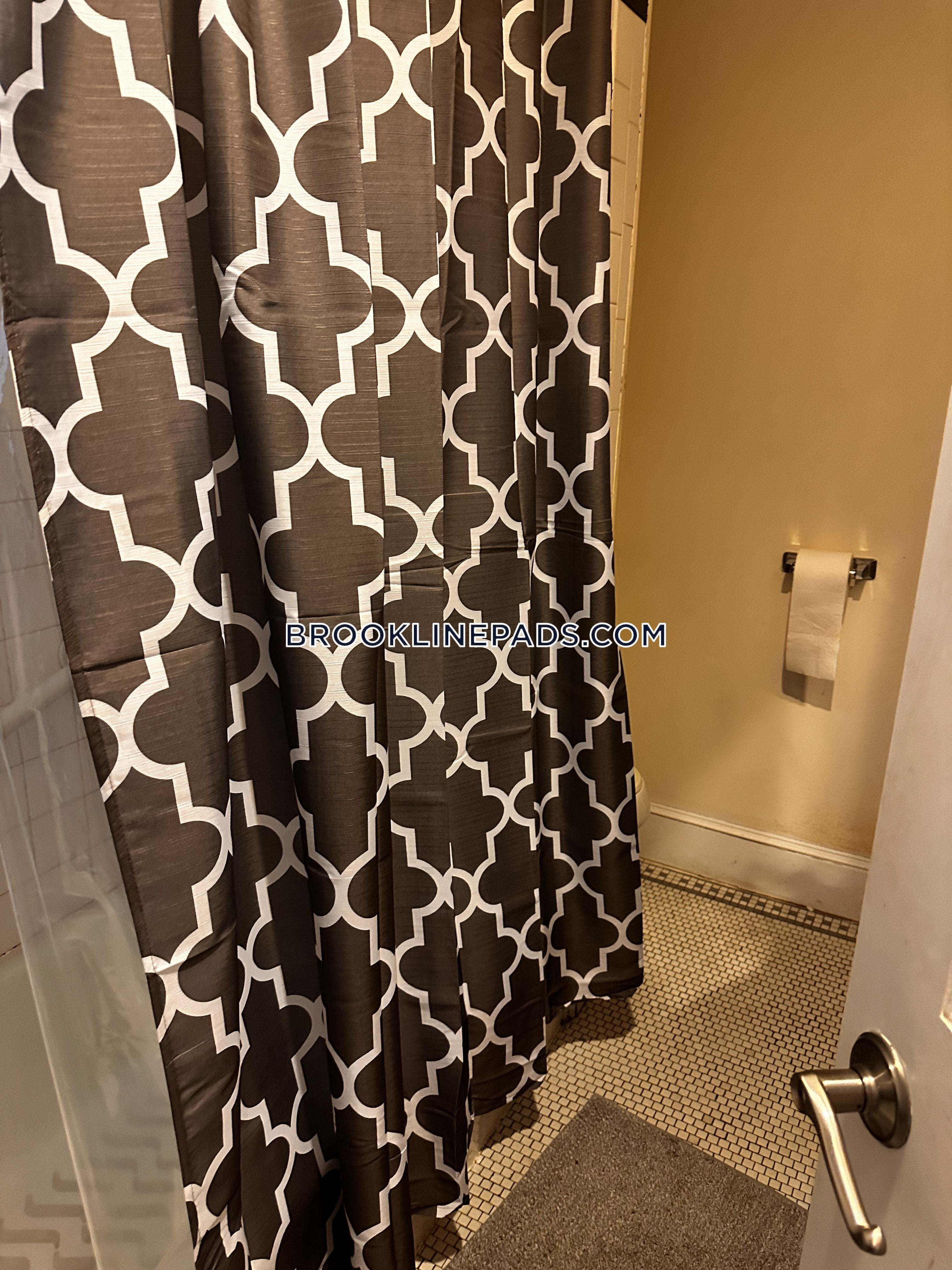 316 Saint Paul St, Longwood