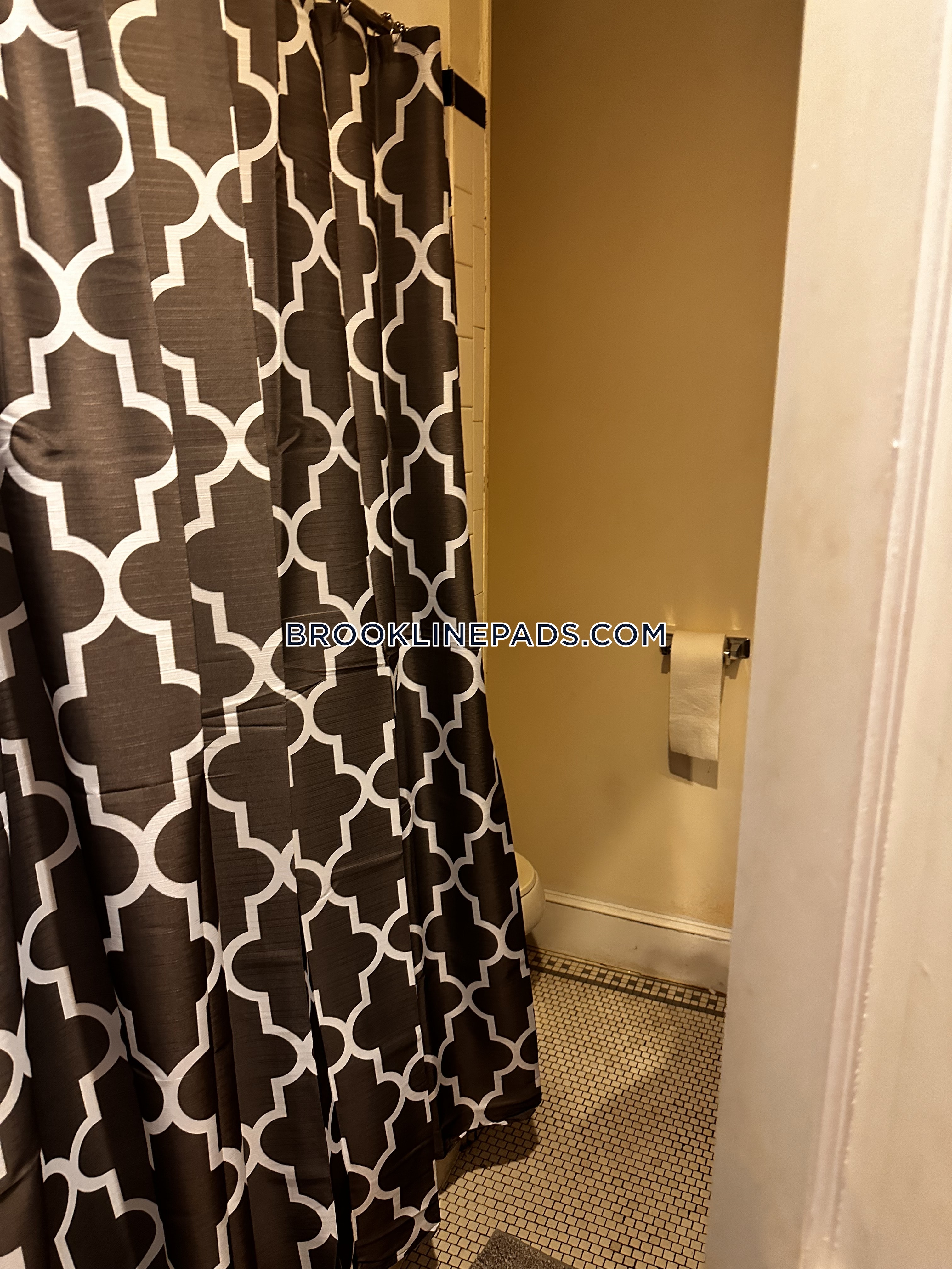 316 Saint Paul St, Longwood