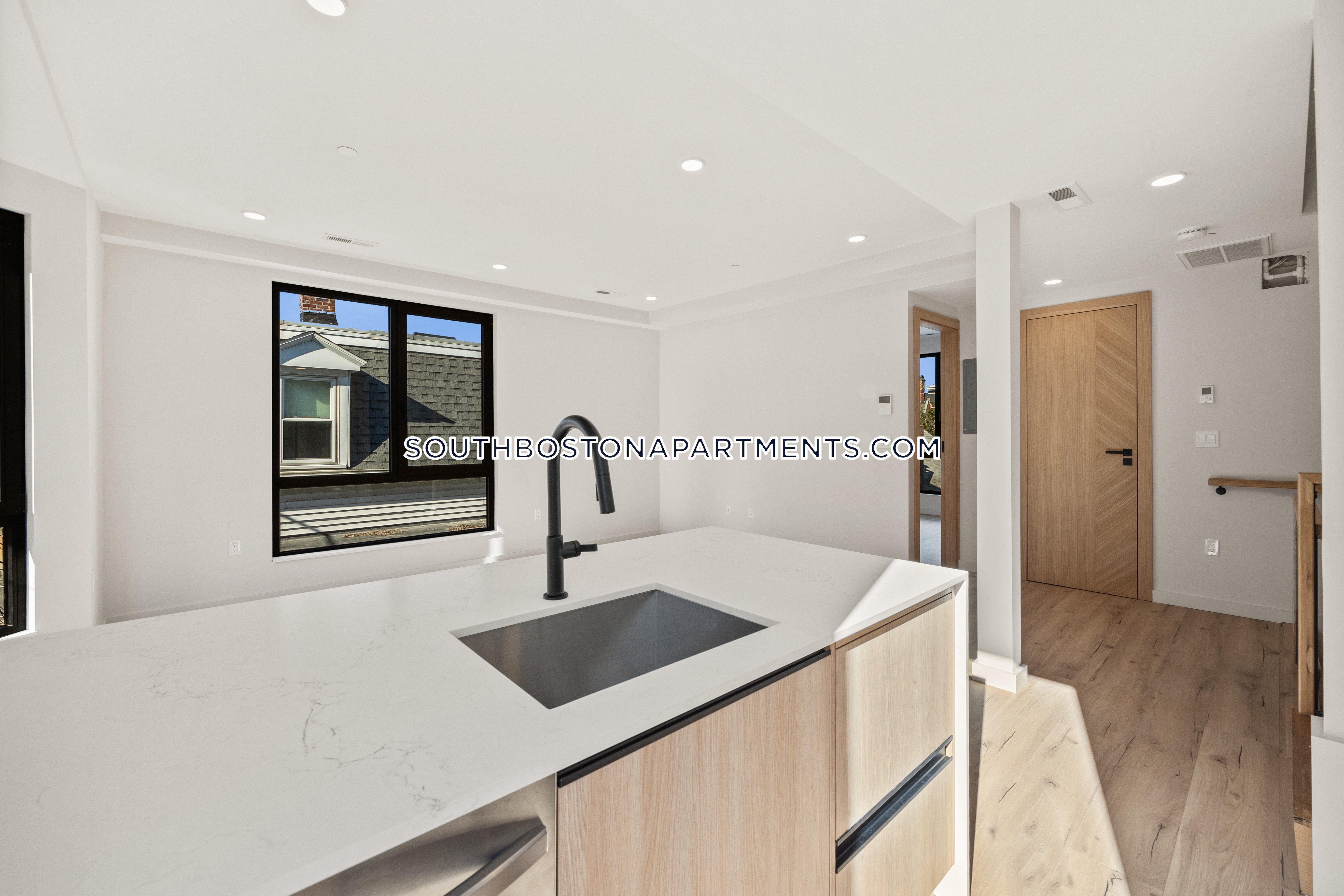 6 National St, South Boston