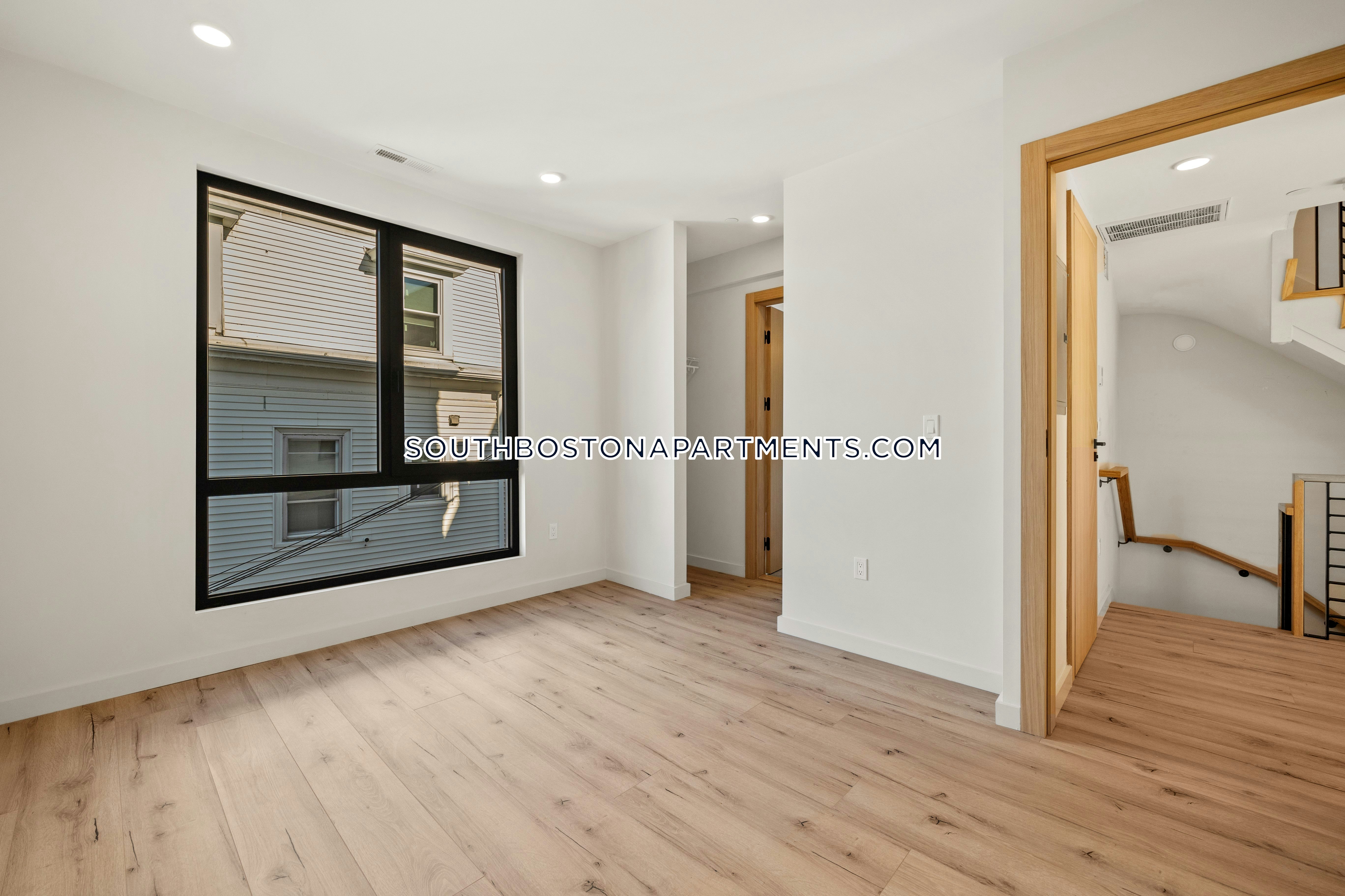 6 National St, South Boston