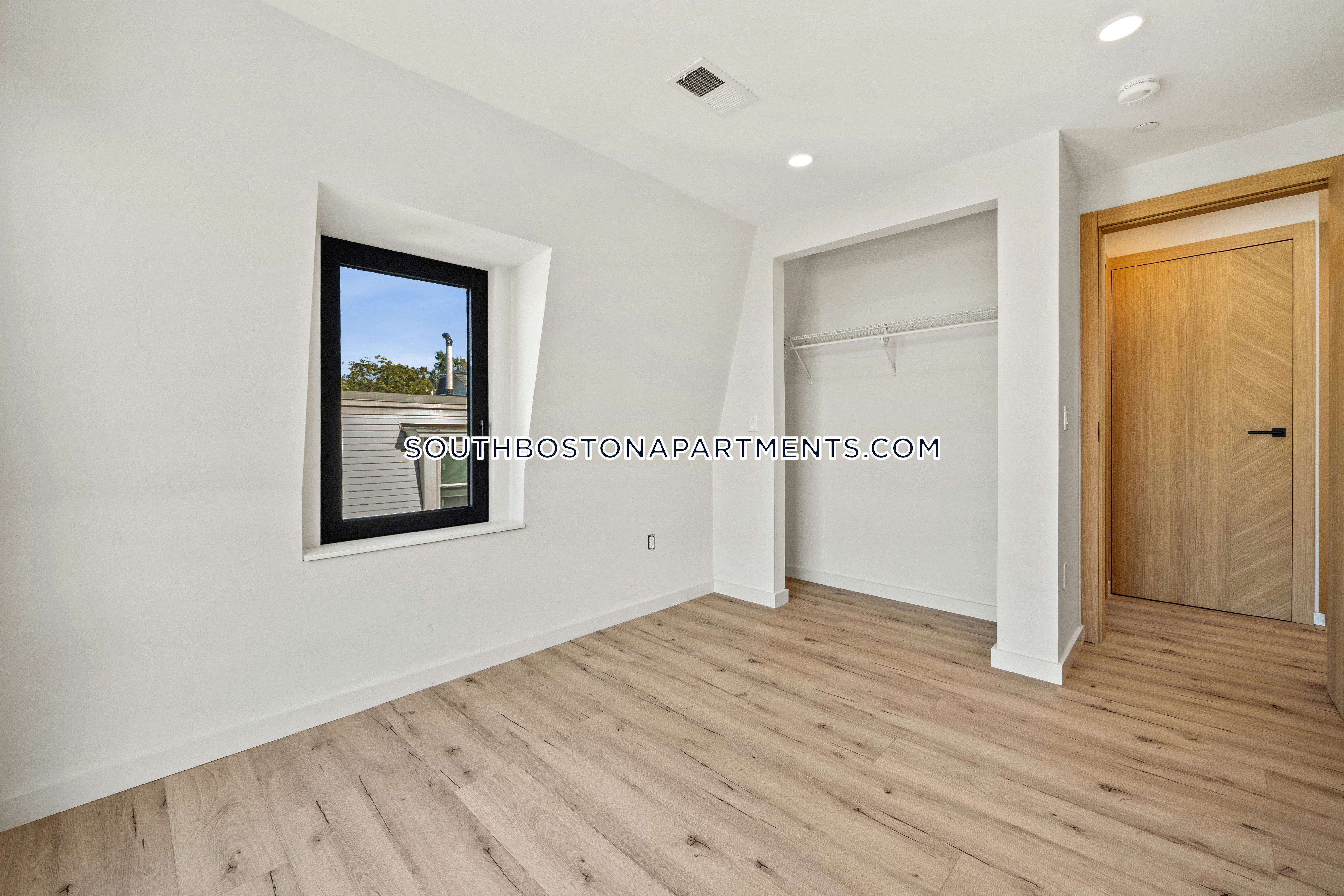 6 National St, South Boston