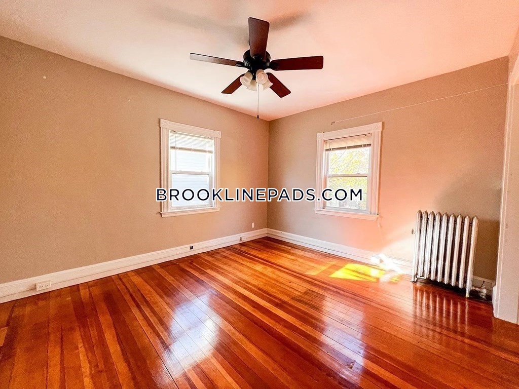 20 Winslow Rd, North Brookline