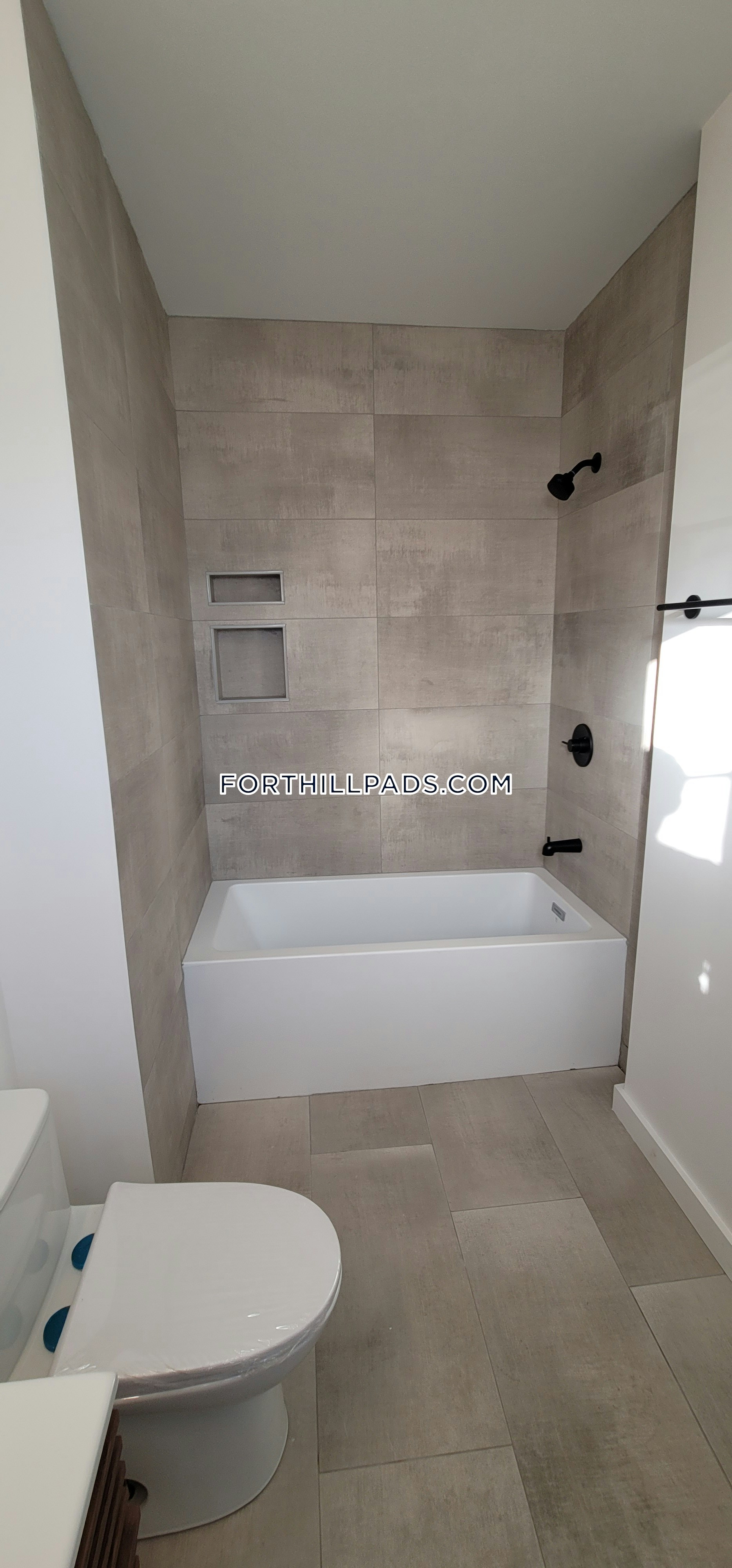 22 Cedar St, Roxbury