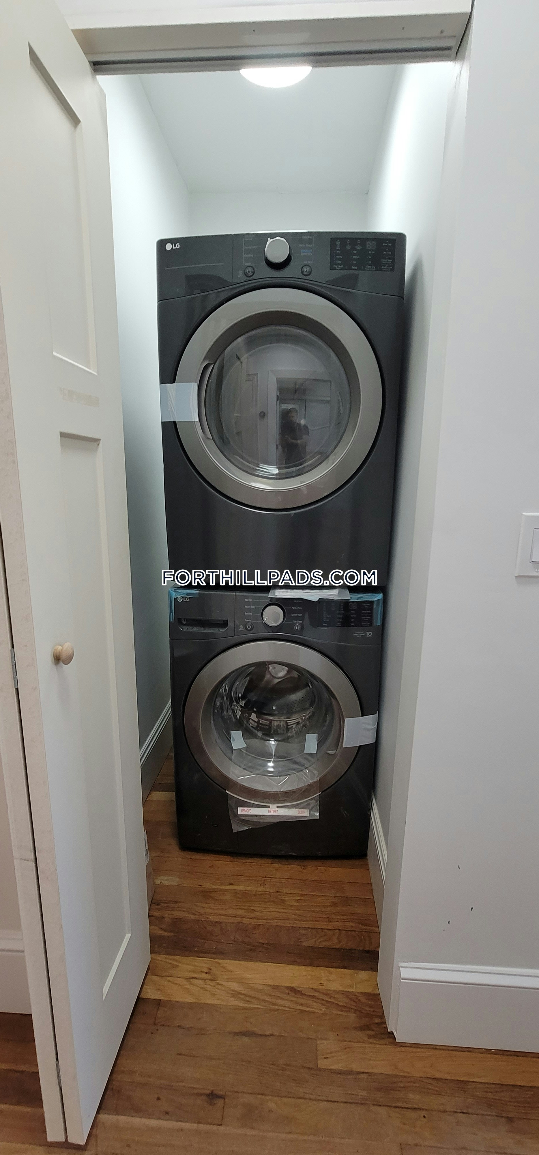 22 Cedar St, Roxbury