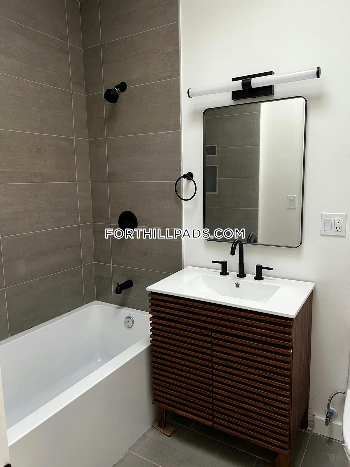 22 Cedar St, Roxbury