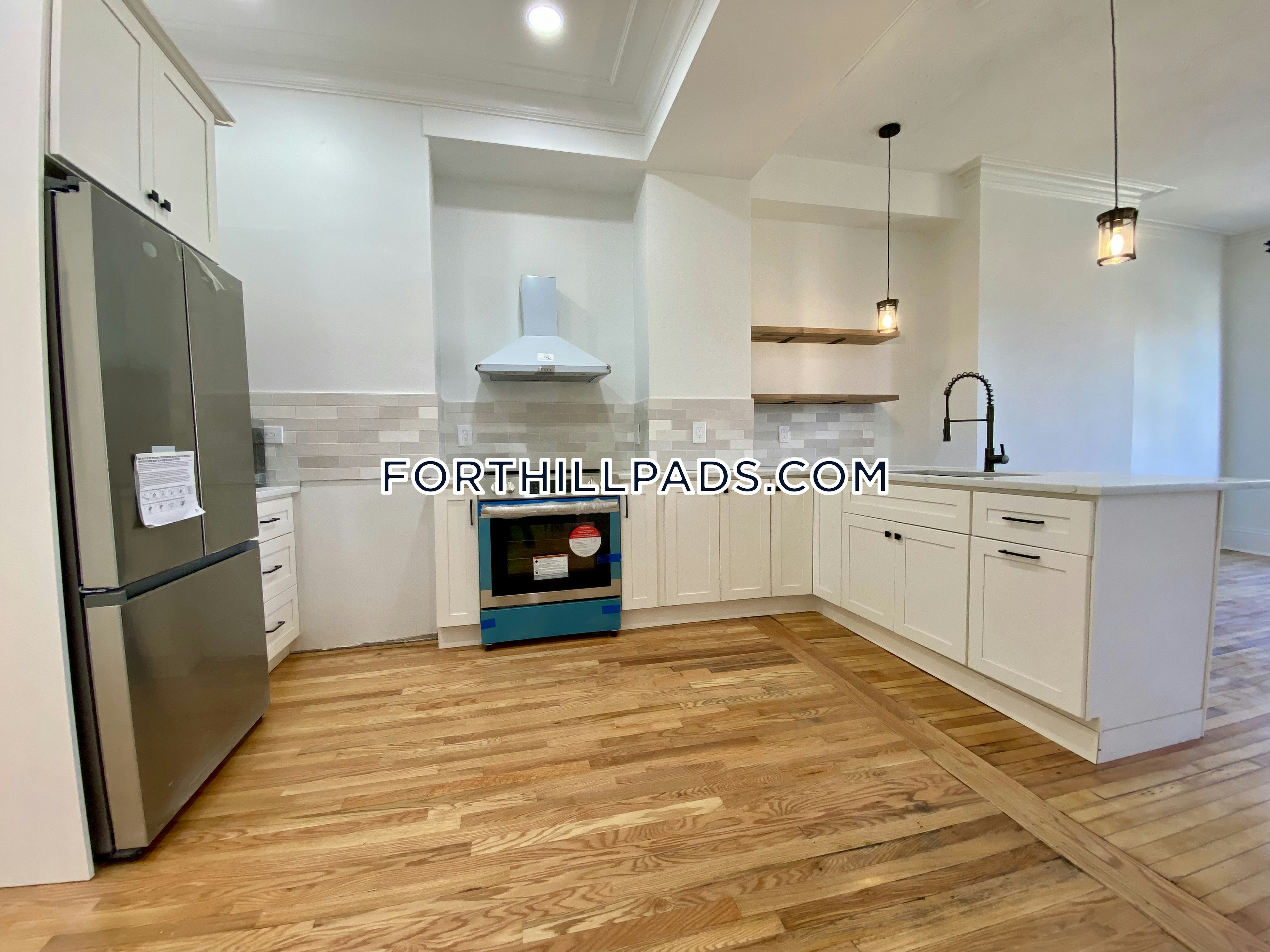 22 Cedar St, Roxbury