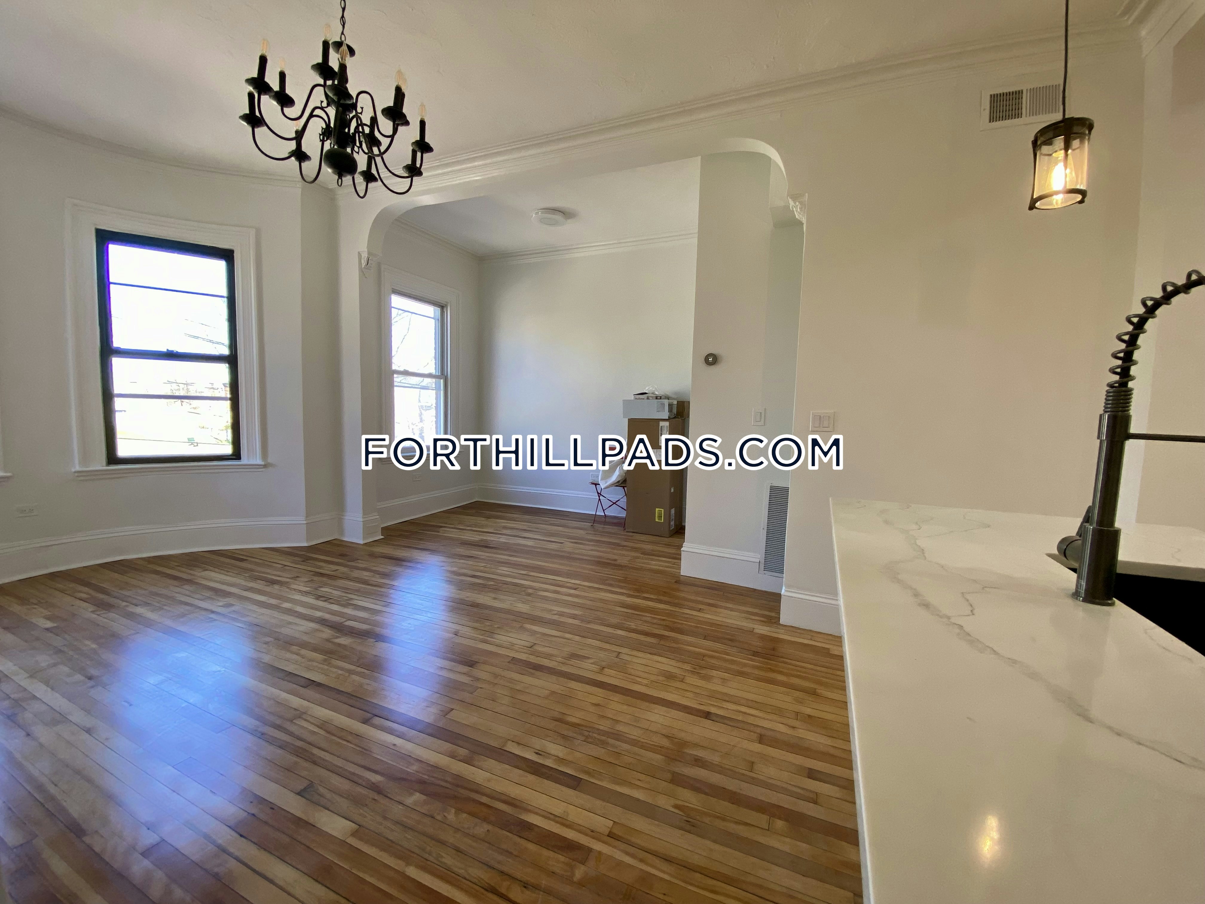 22 Cedar St, Roxbury