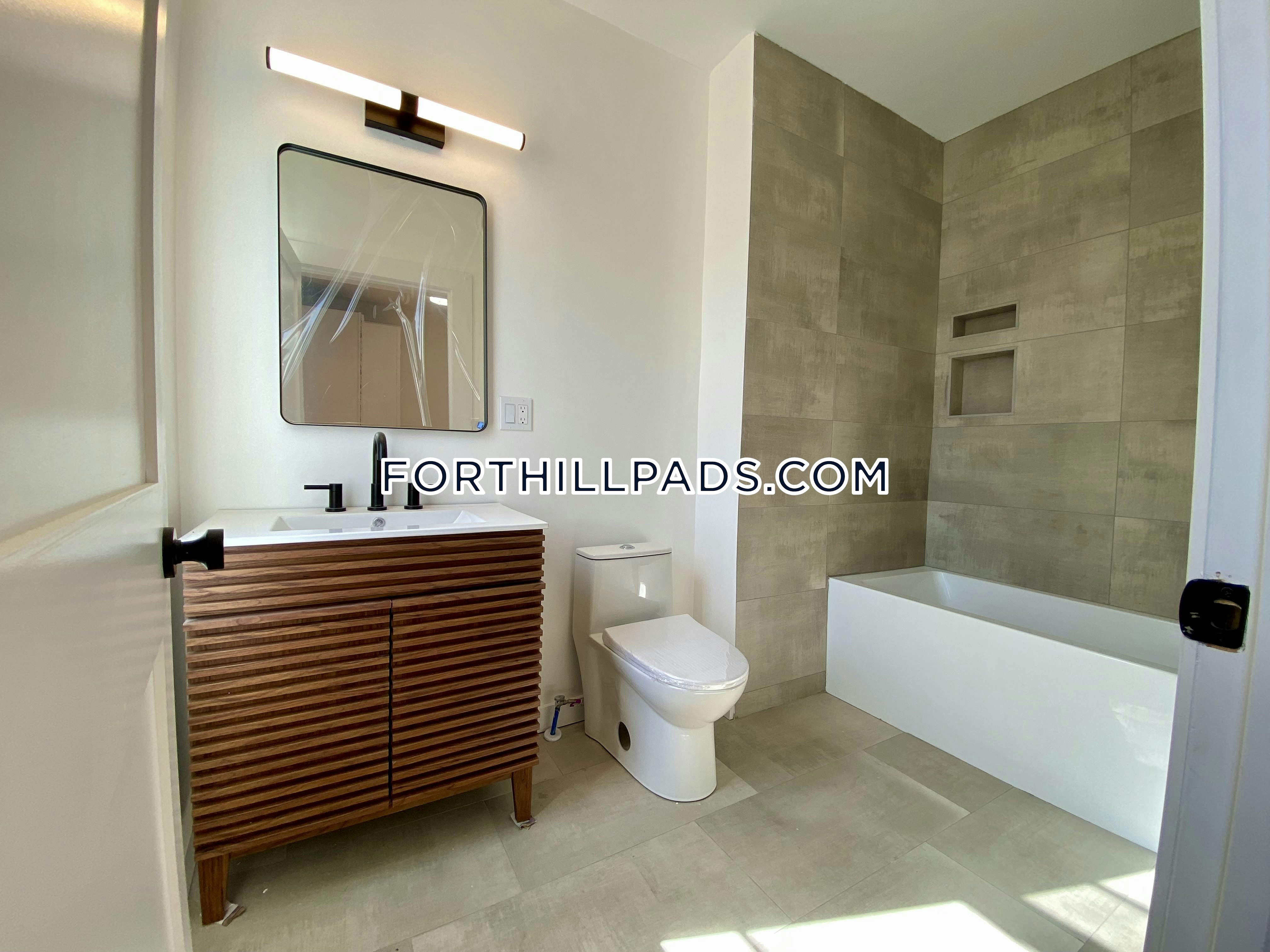 22 Cedar St, Roxbury