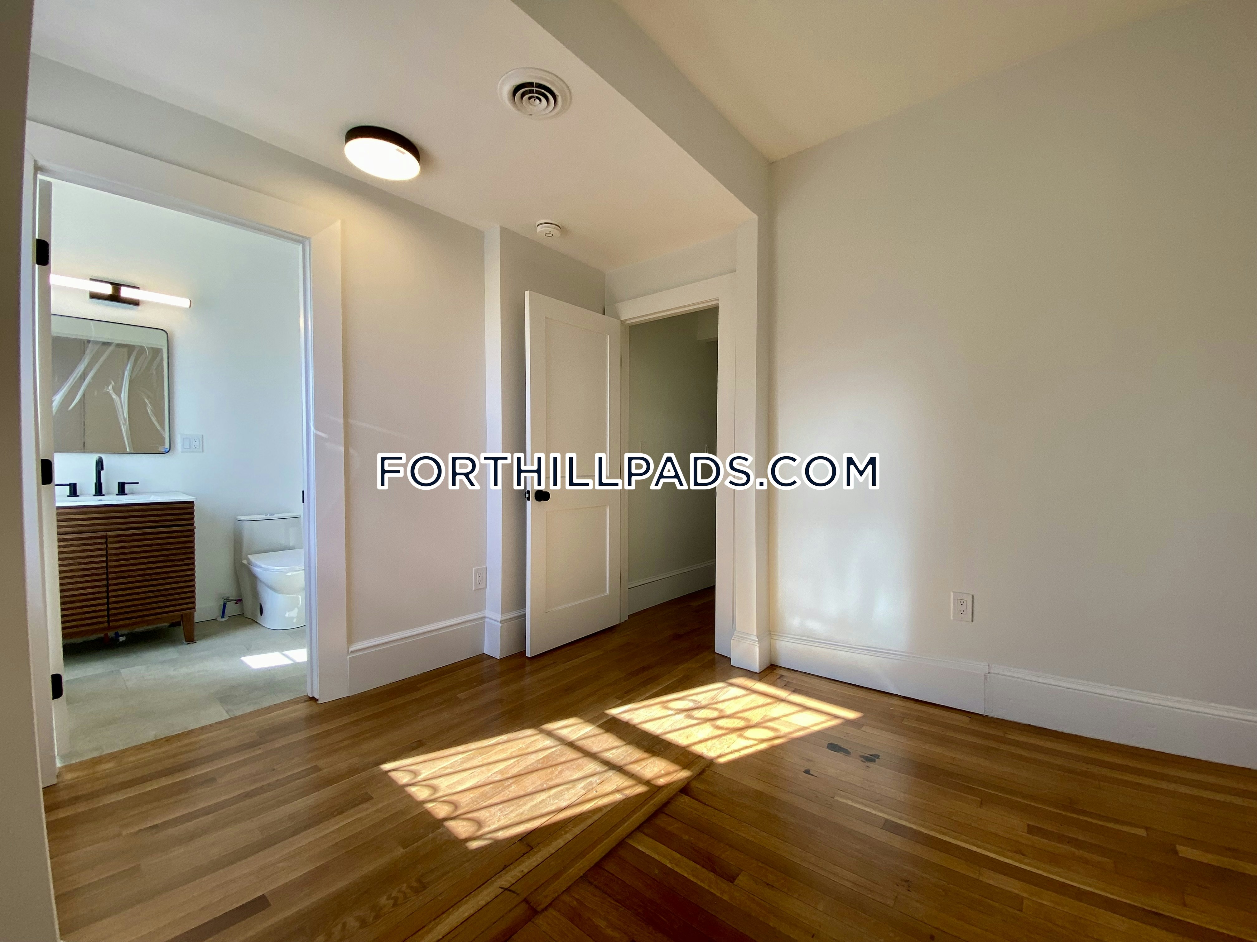 22 Cedar St, Roxbury