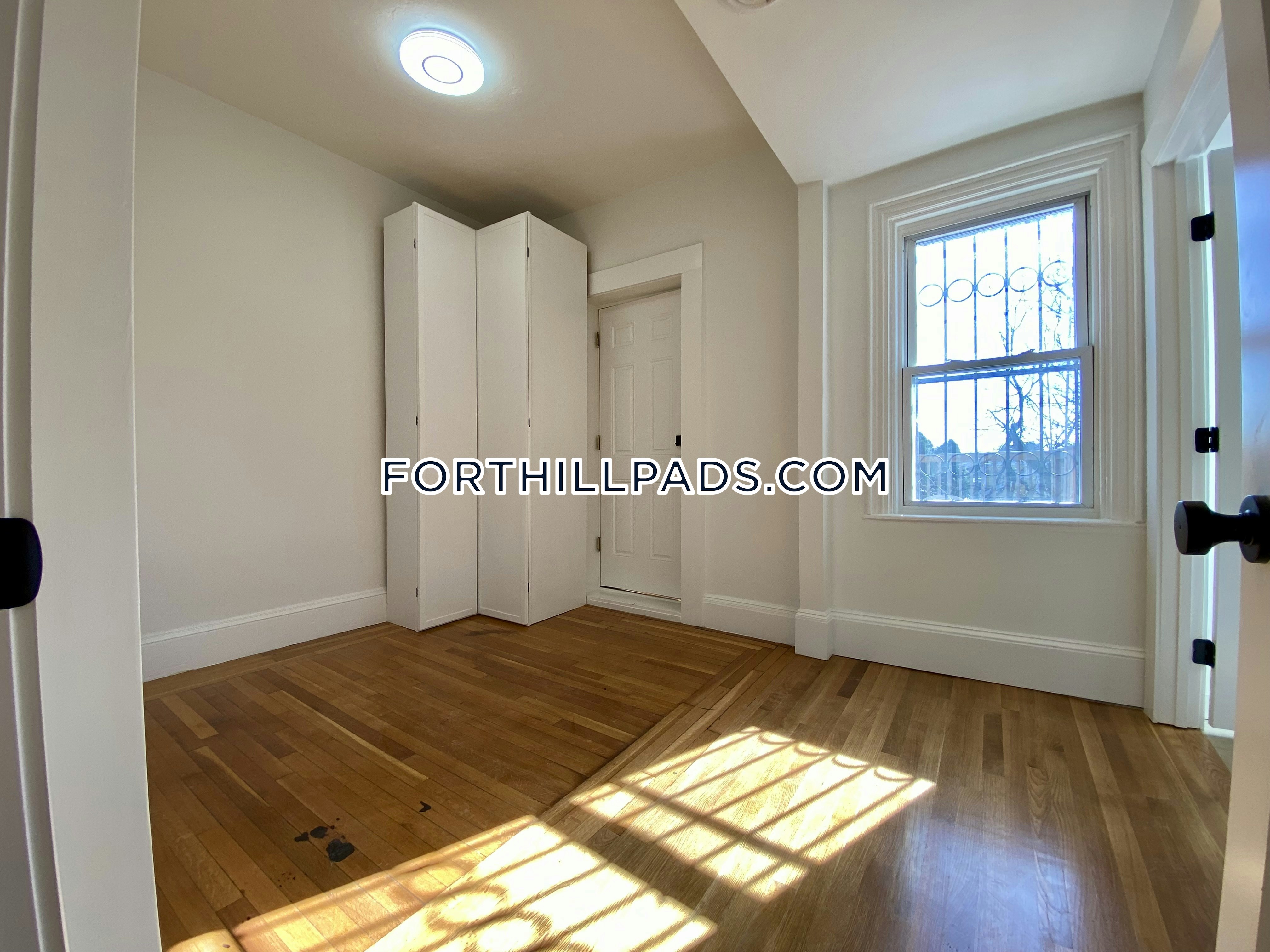 22 Cedar St, Roxbury