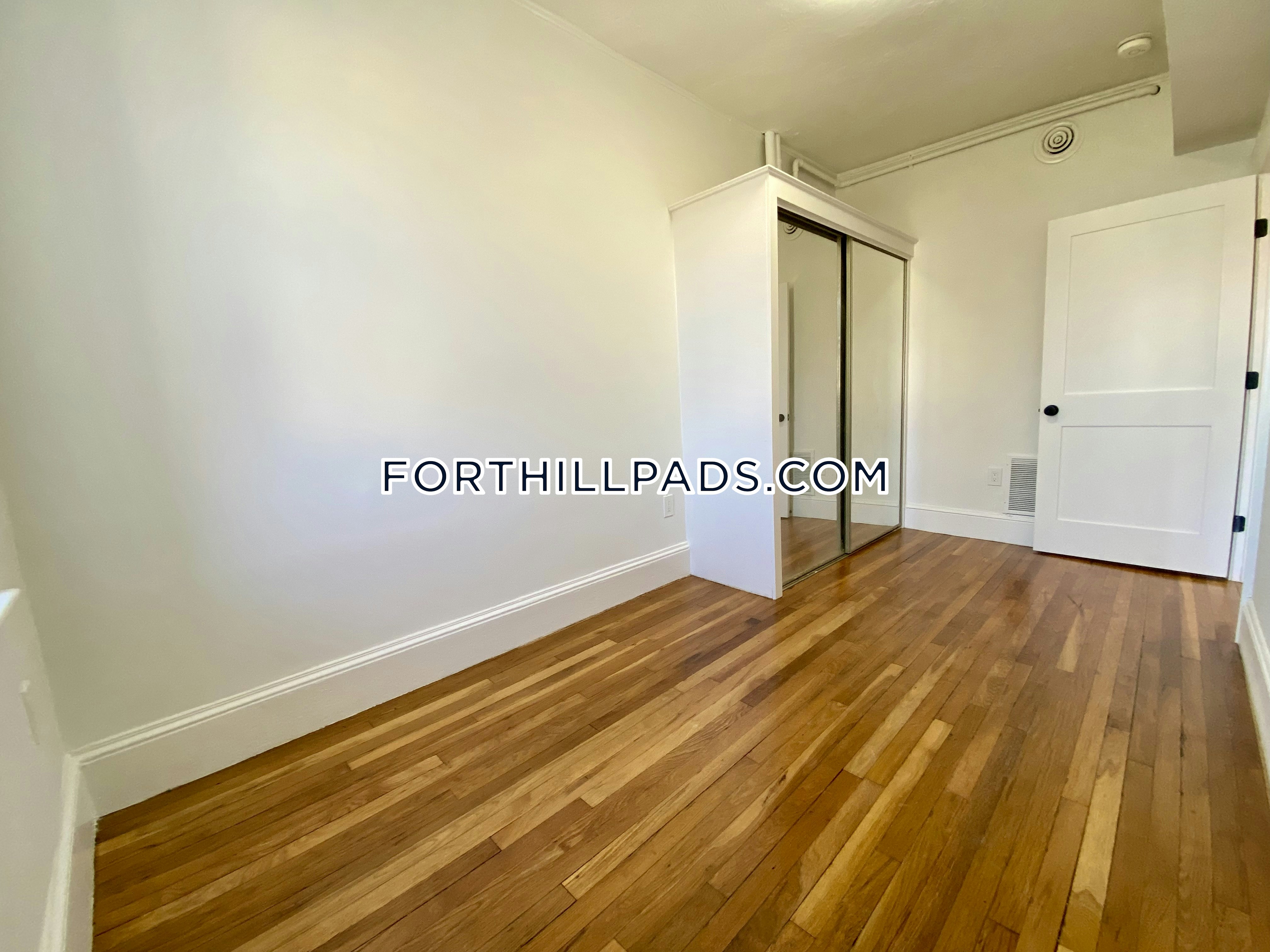 22 Cedar St, Roxbury