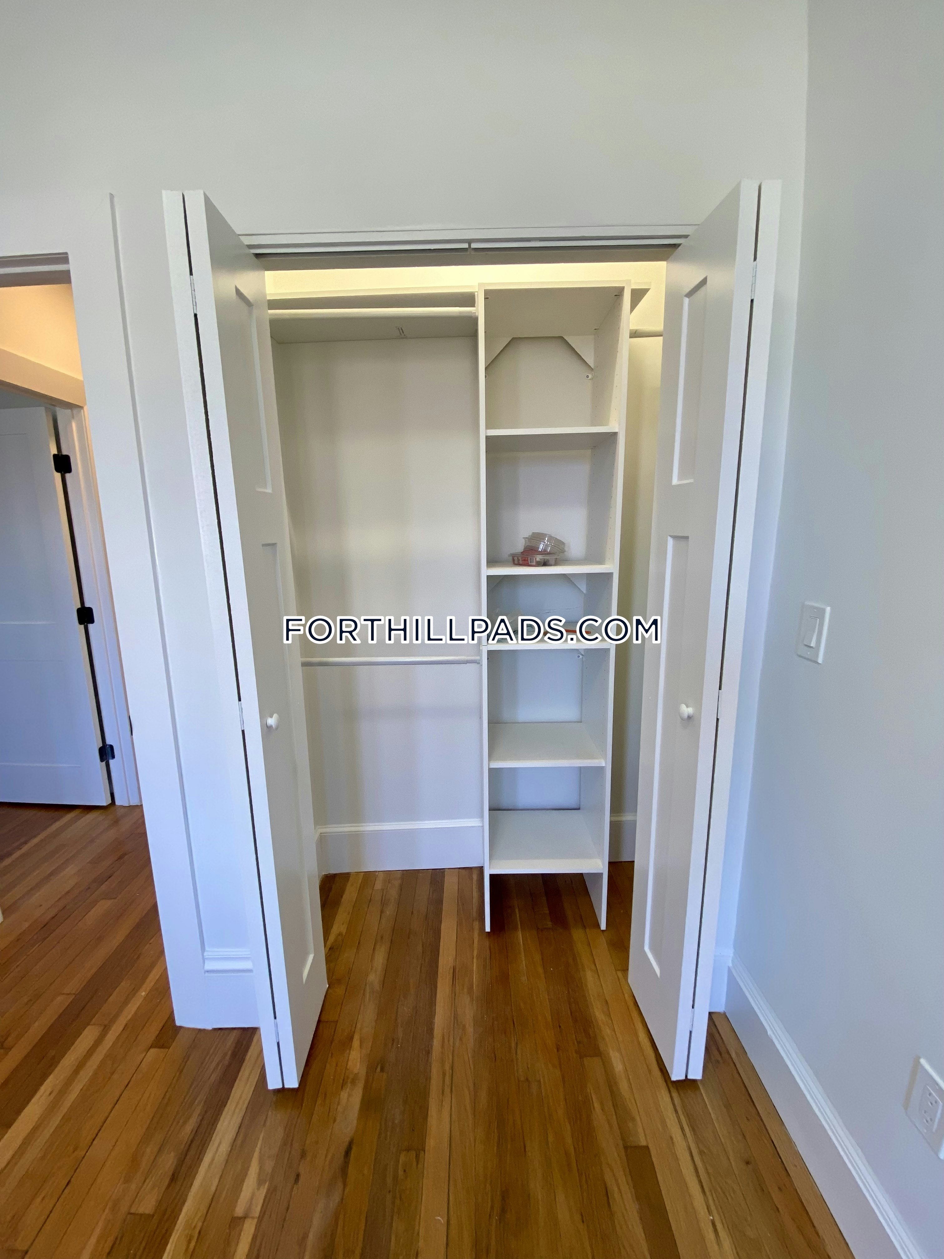 22 Cedar St, Roxbury