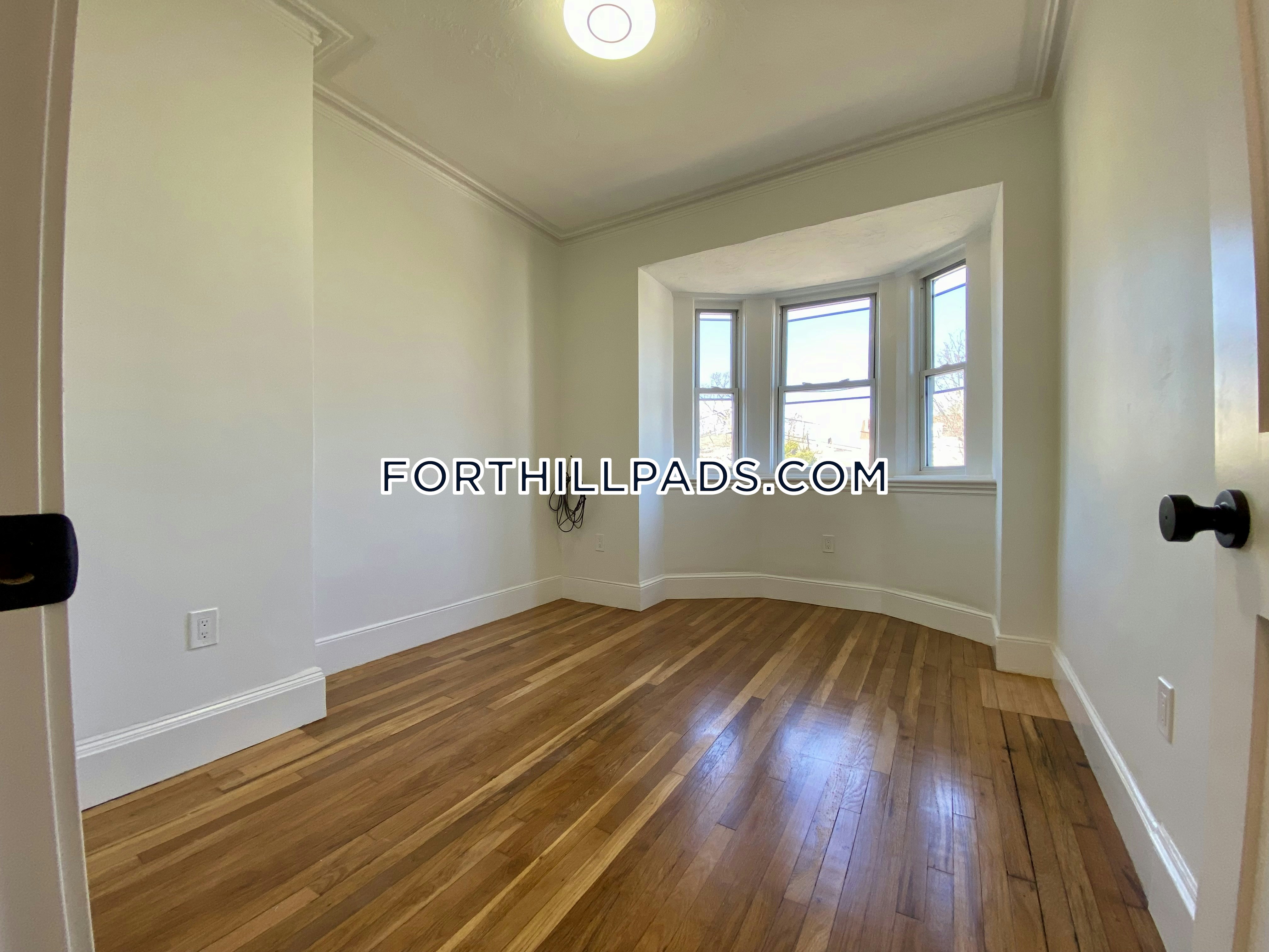 22 Cedar St, Roxbury