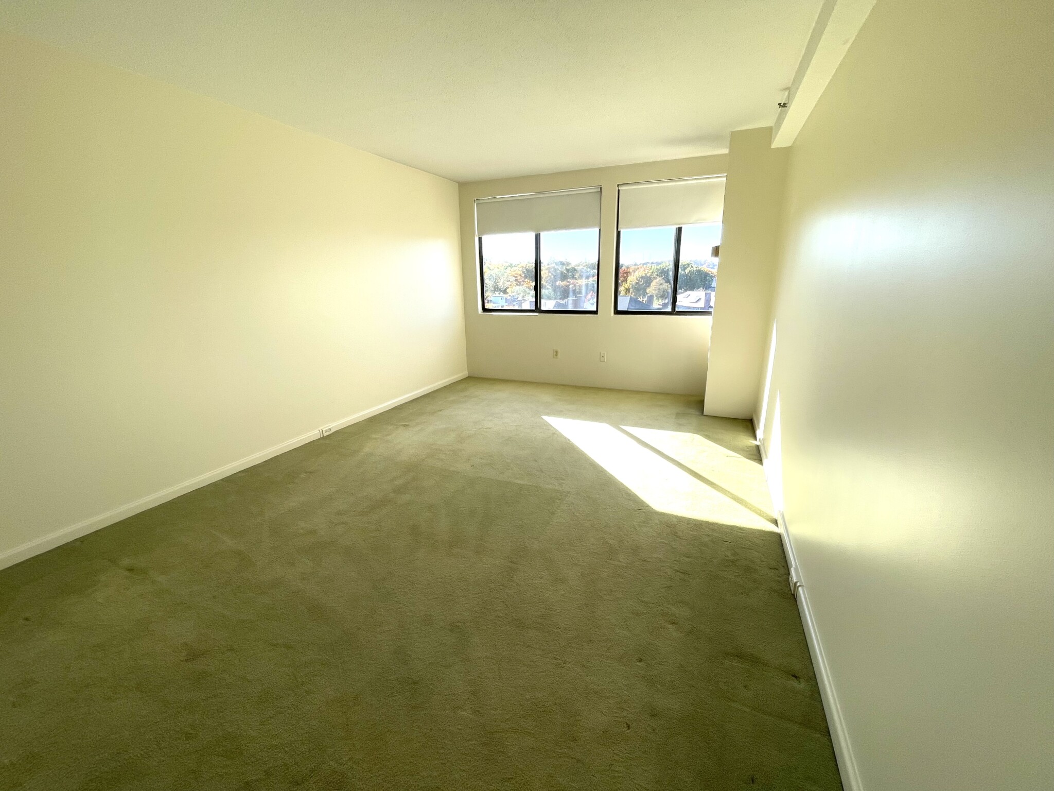 1731 Beacon St, Washington Square