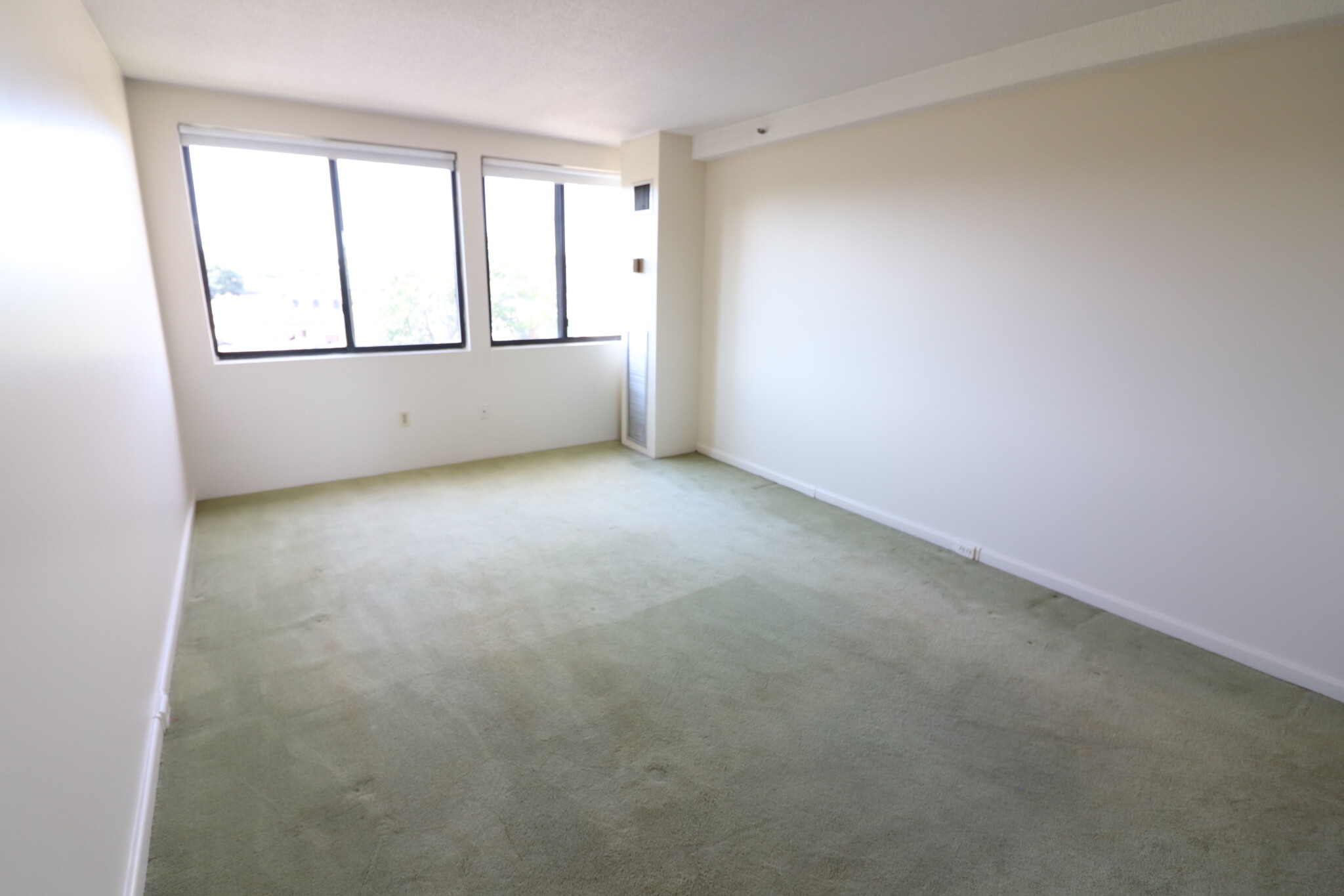 1731 Beacon St, Washington Square