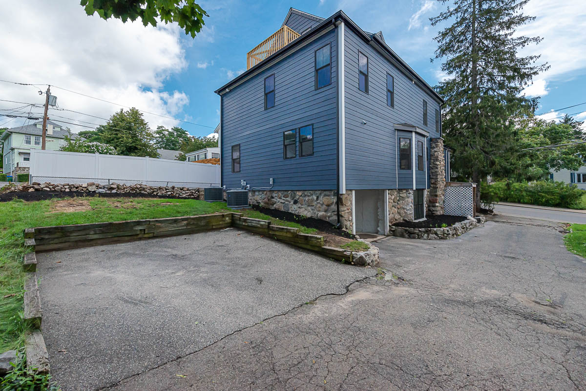 174 Fulton St, Medford