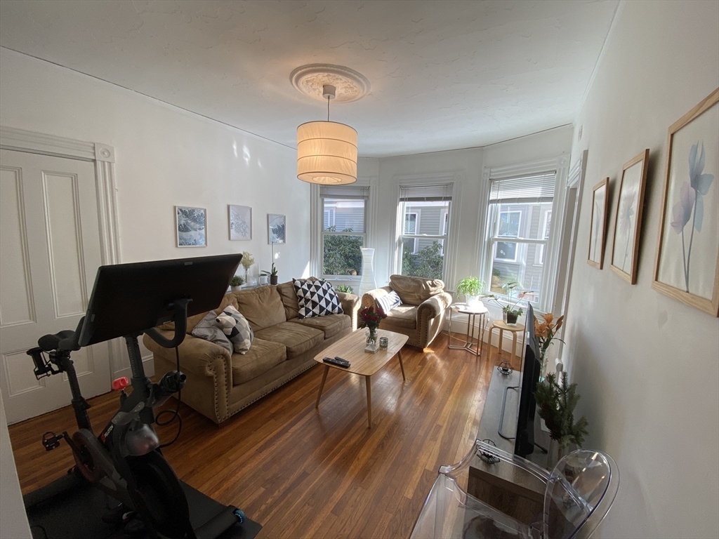 176 Elm St, North Cambridge