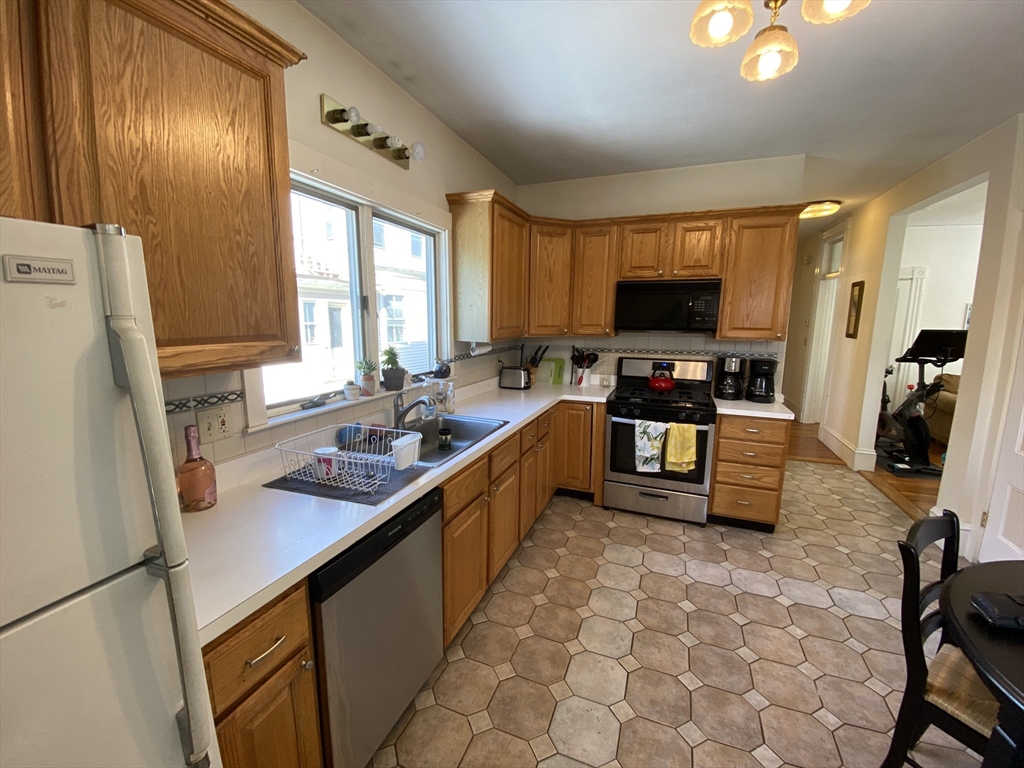 176 Elm St, North Cambridge