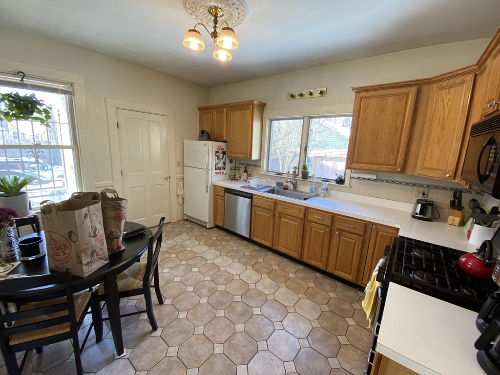 176 Elm St, North Cambridge