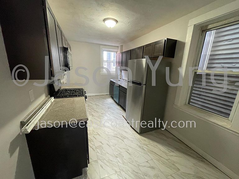 90 Cypress St, Brookline Hills