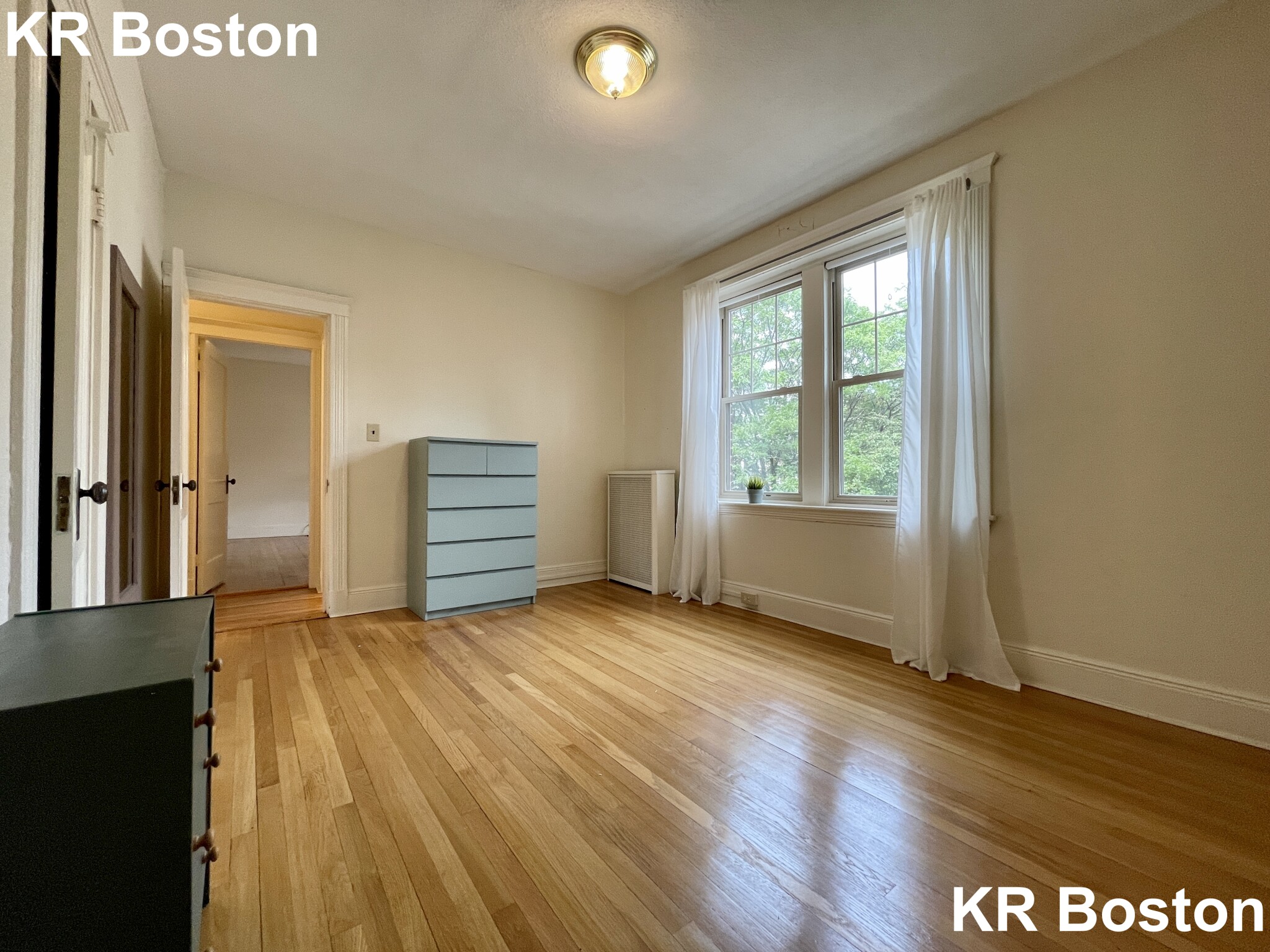 18 Alton Pl, Longwood