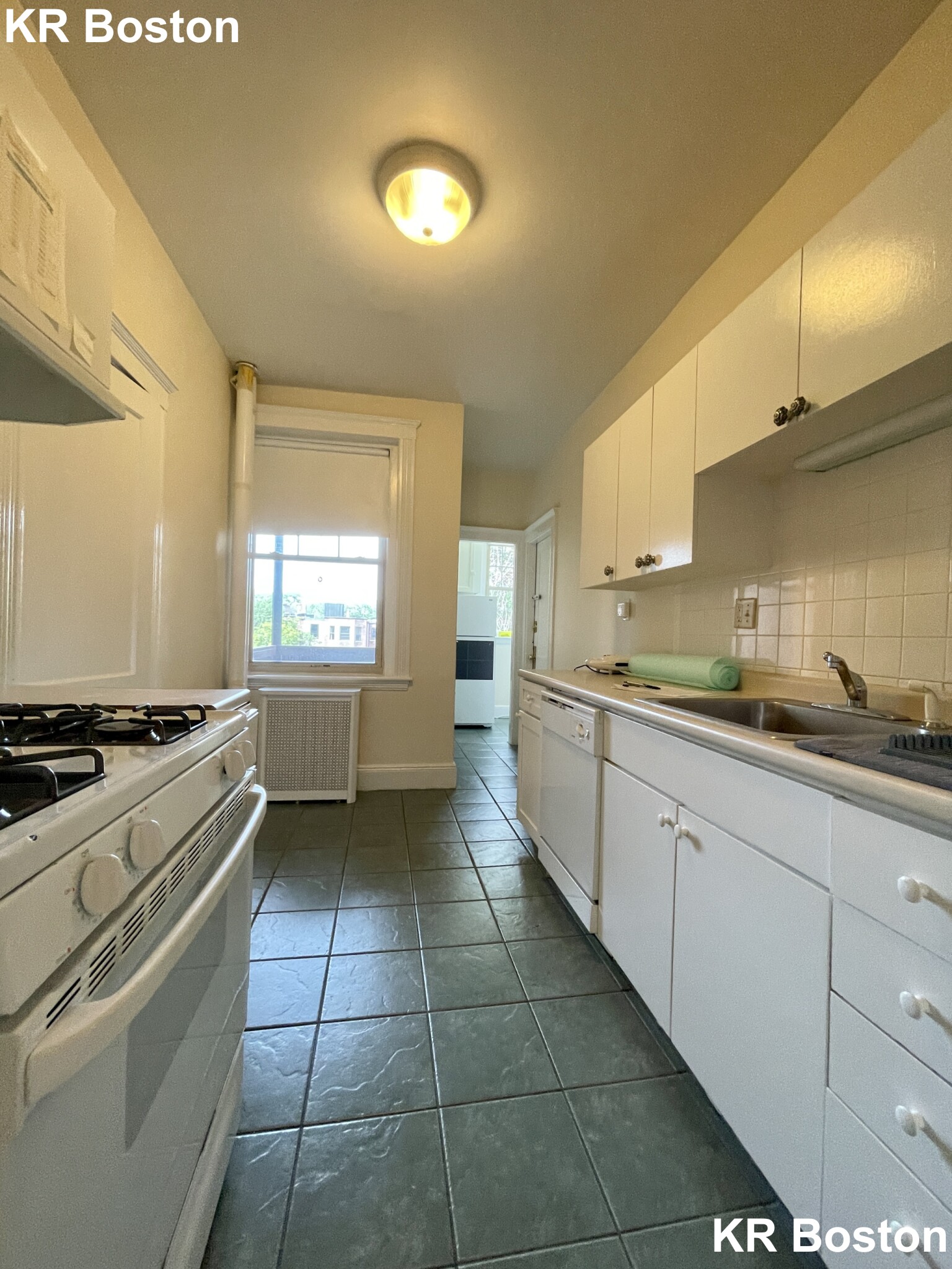 18 Alton Pl, Longwood