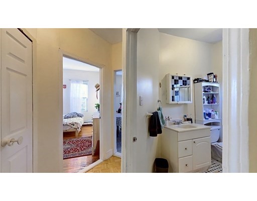 17 Chilcott Pl, Jamaica Plain