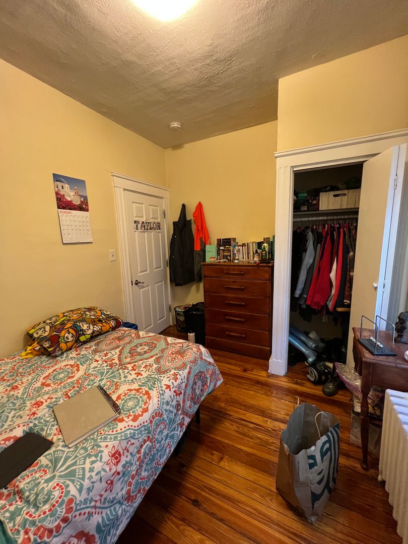 17 Dow St, West Somerville