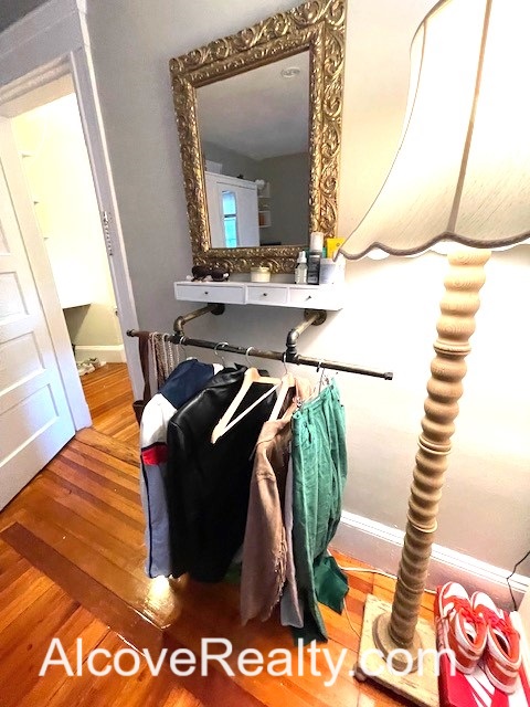 66 Simpson Ave, Tufts