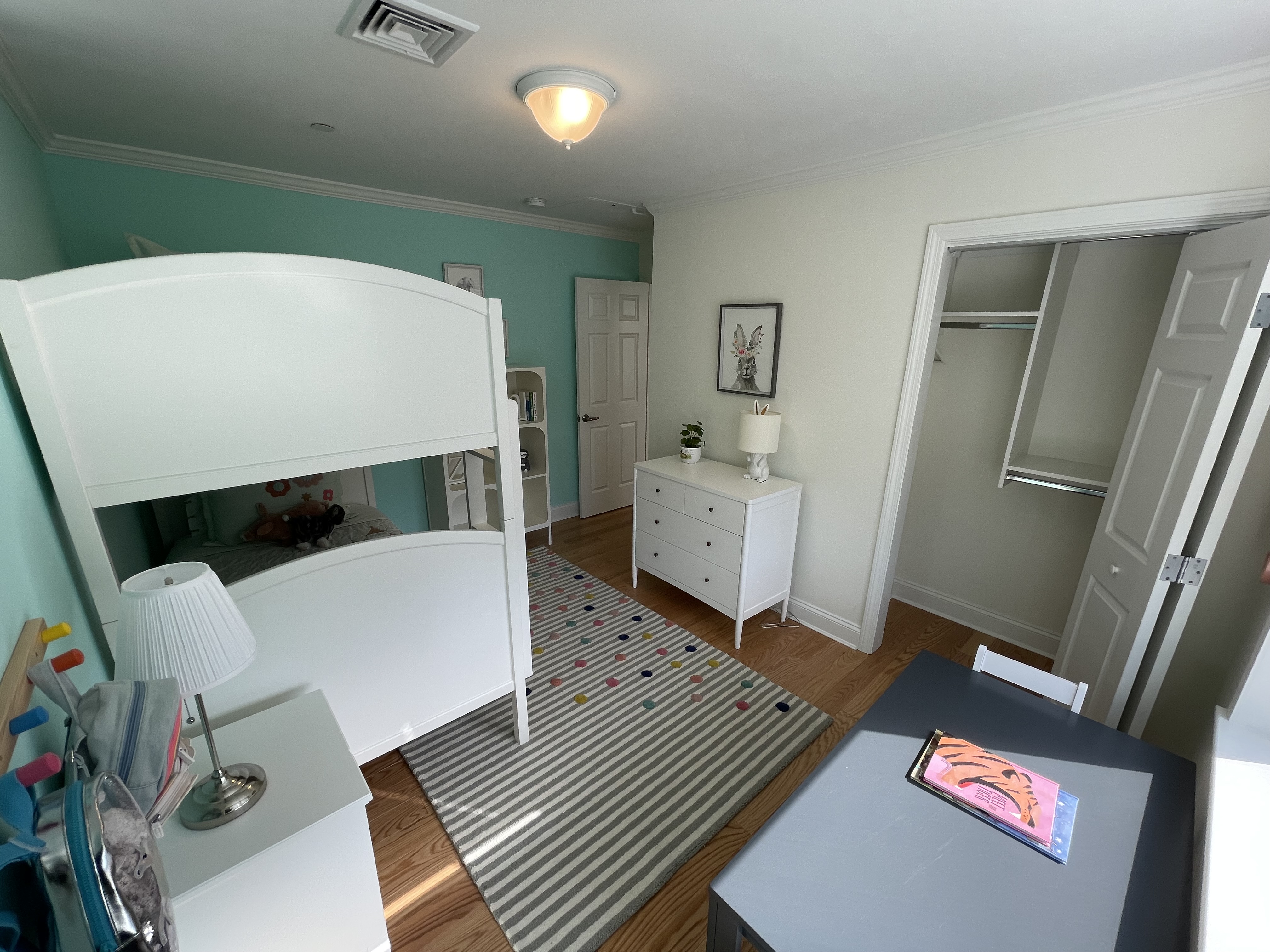 10 Thornton Rd, Chestnut Hill