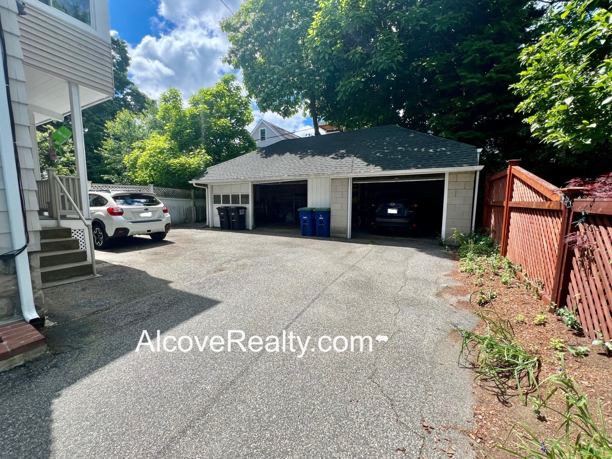 24 Burnham St, Tufts