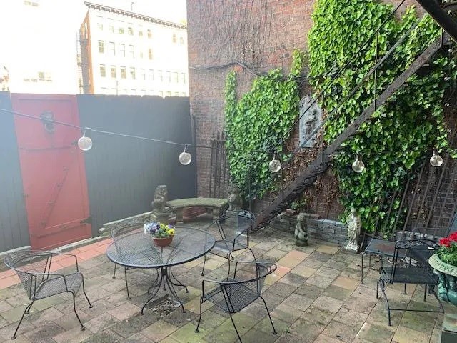 93 Endicott St, North End