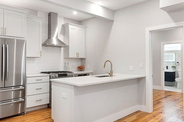 182 7th St, South Boston