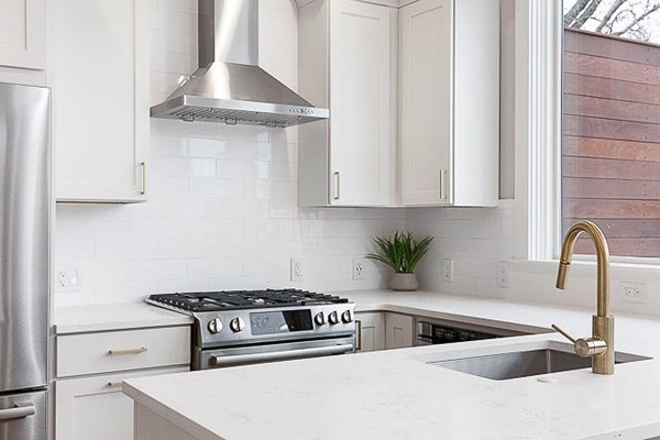 182 7th St, South Boston