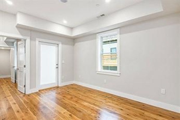 182 7th St, South Boston