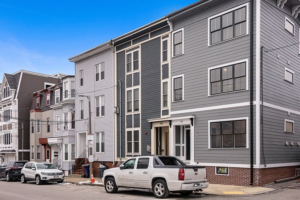 182 7th St, South Boston