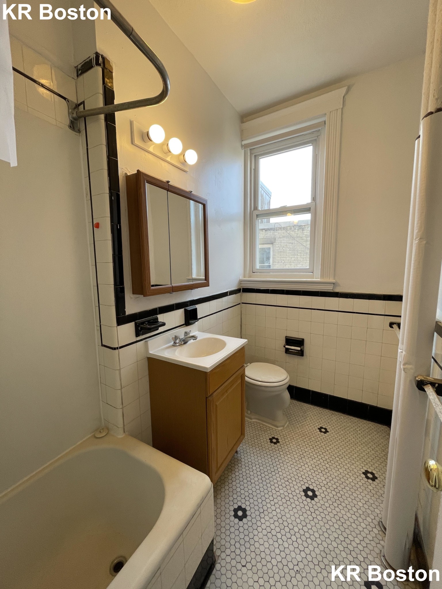 1823 Commonwealth Ave, Brighton