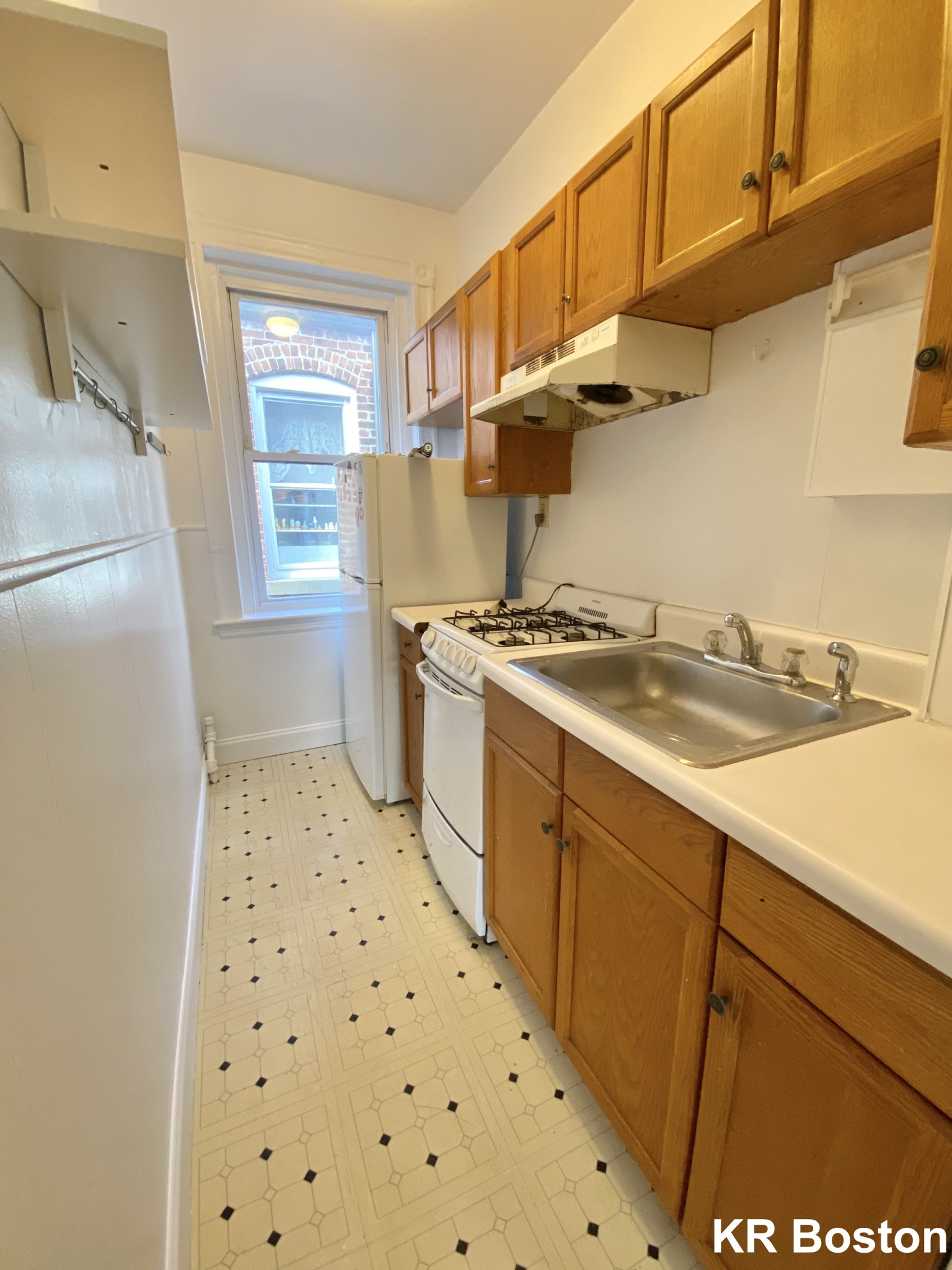 1822 Beacon St, Washington Square