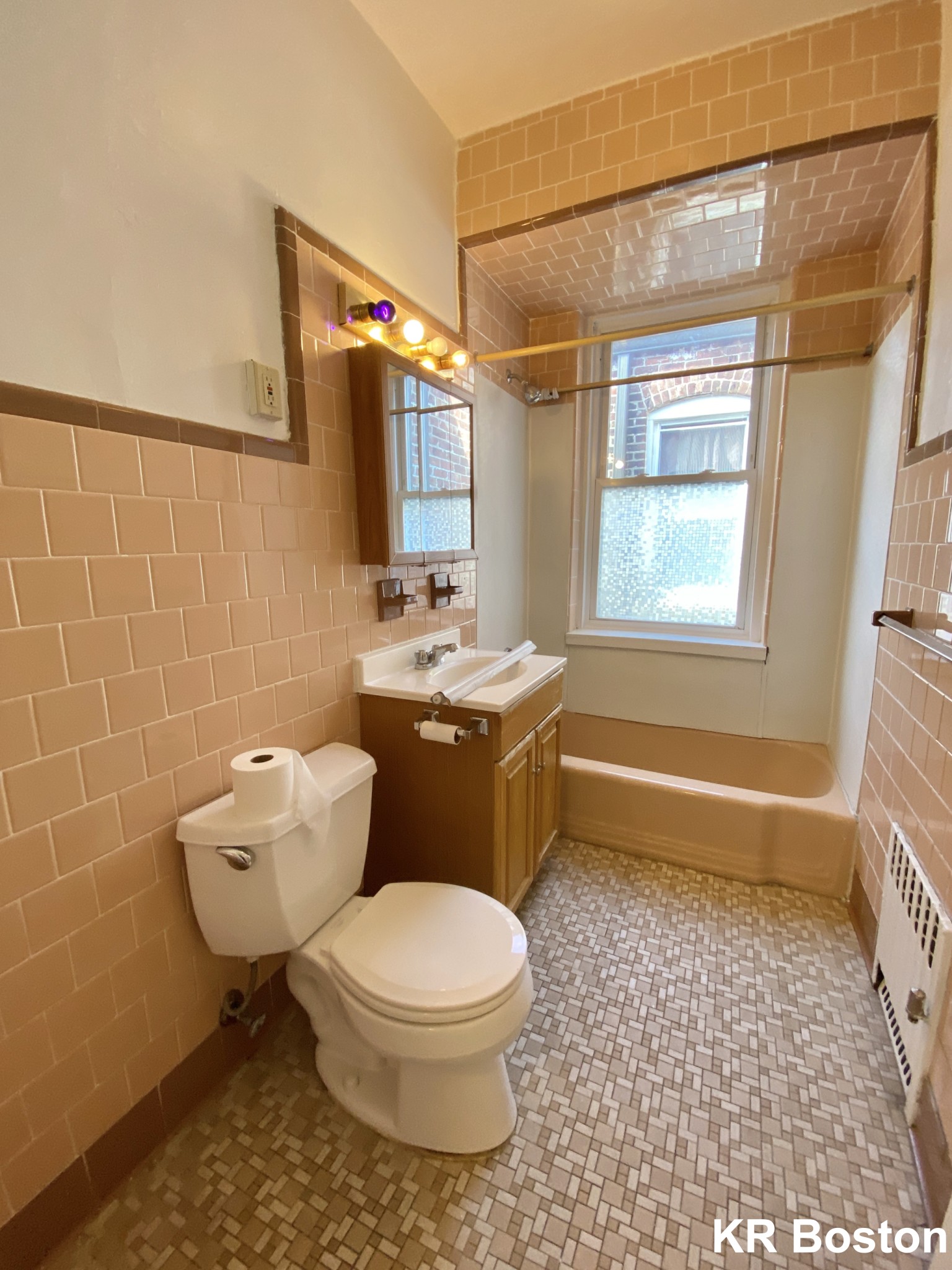 1822 Beacon St, Washington Square