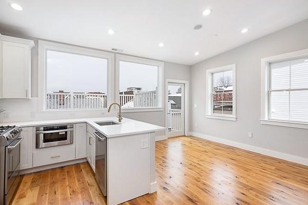 182 7th St, South Boston