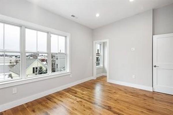 182 7th St, South Boston