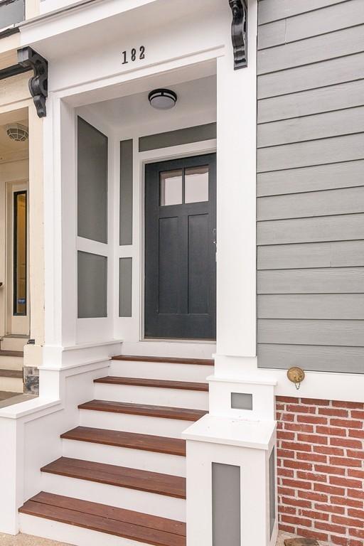 182 7th St, South Boston