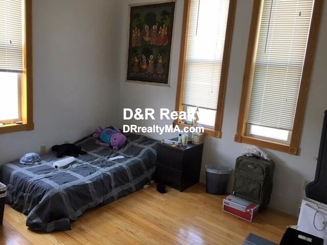 183 Columbia St, Cambridgeport