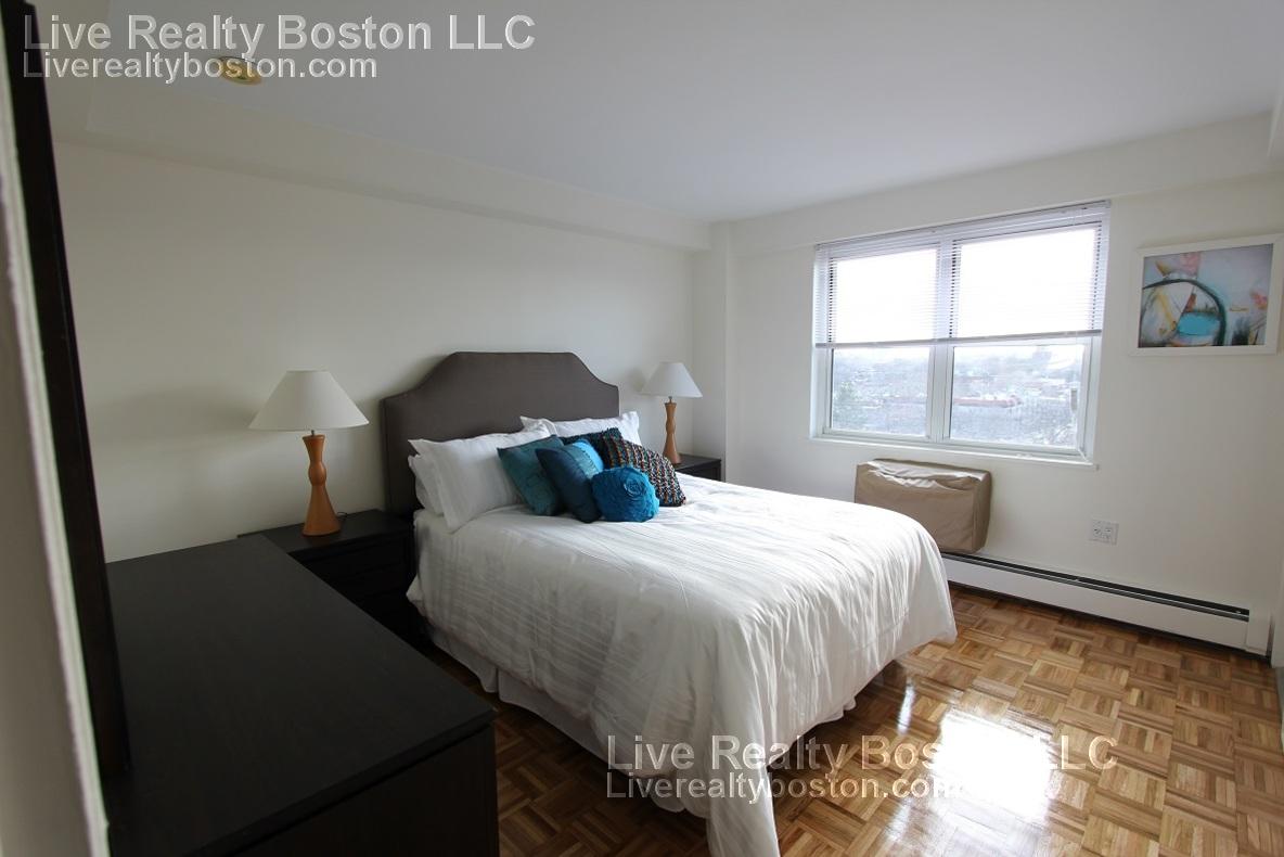 185 Freeman St, Coolidge Corner