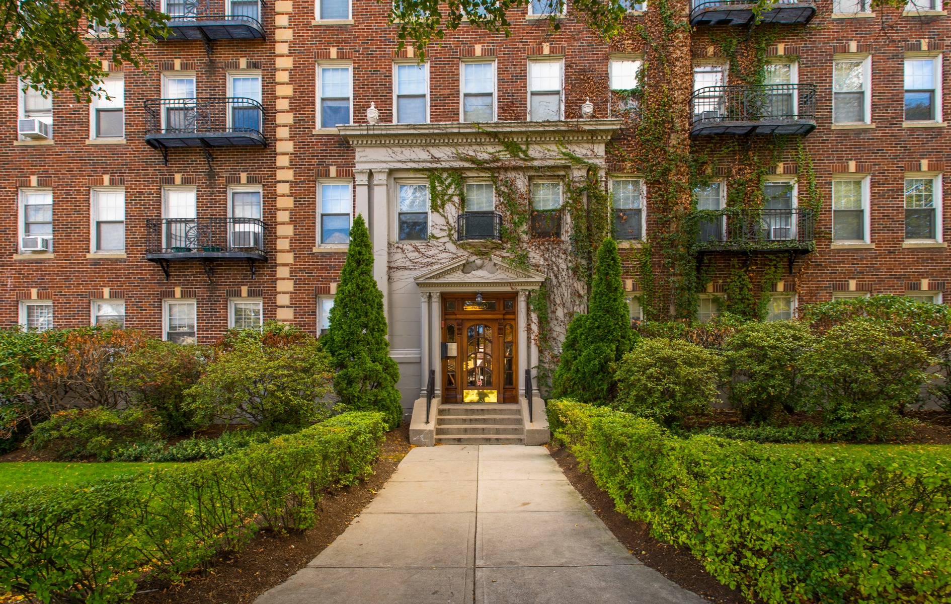 1850 Commonwealth Ave, Brighton